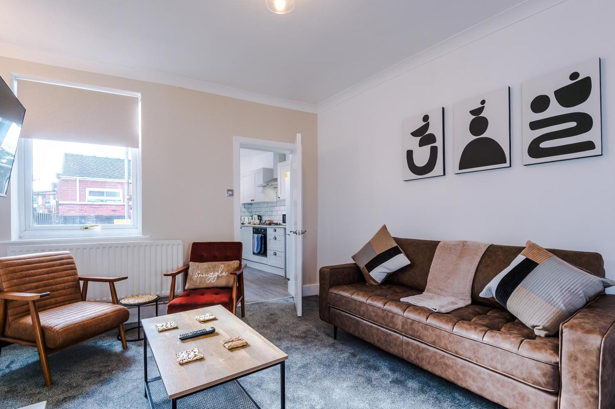 Oxford House By Yourstays - 3 Bedroom House In Newcastle-Under-Lyme Stoke-on-Trent エクステリア 写真