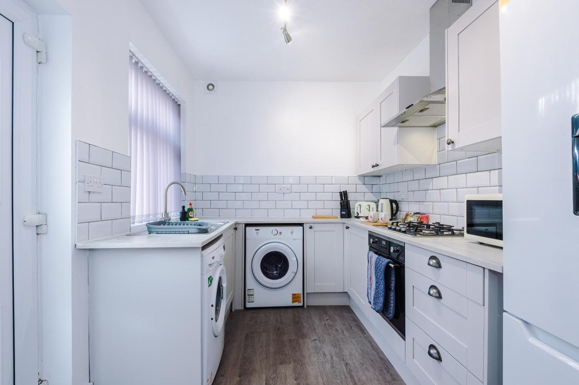 Oxford House By Yourstays - 3 Bedroom House In Newcastle-Under-Lyme Stoke-on-Trent エクステリア 写真